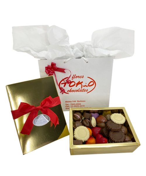500 g - Caja dorada con bombones de chocolate.