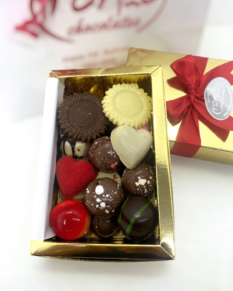 250 g - Caja Dorada con bombones de chocolate. - Imagen 4