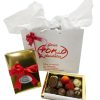 250 g - Caja Dorada con bombones de chocolate.